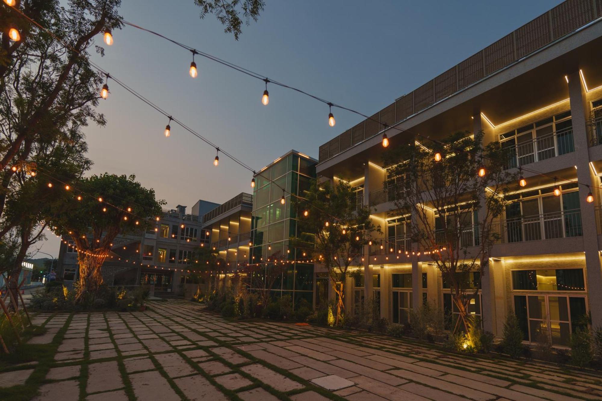 Papoa Harbor Hotel Kaohsiung Exterior photo